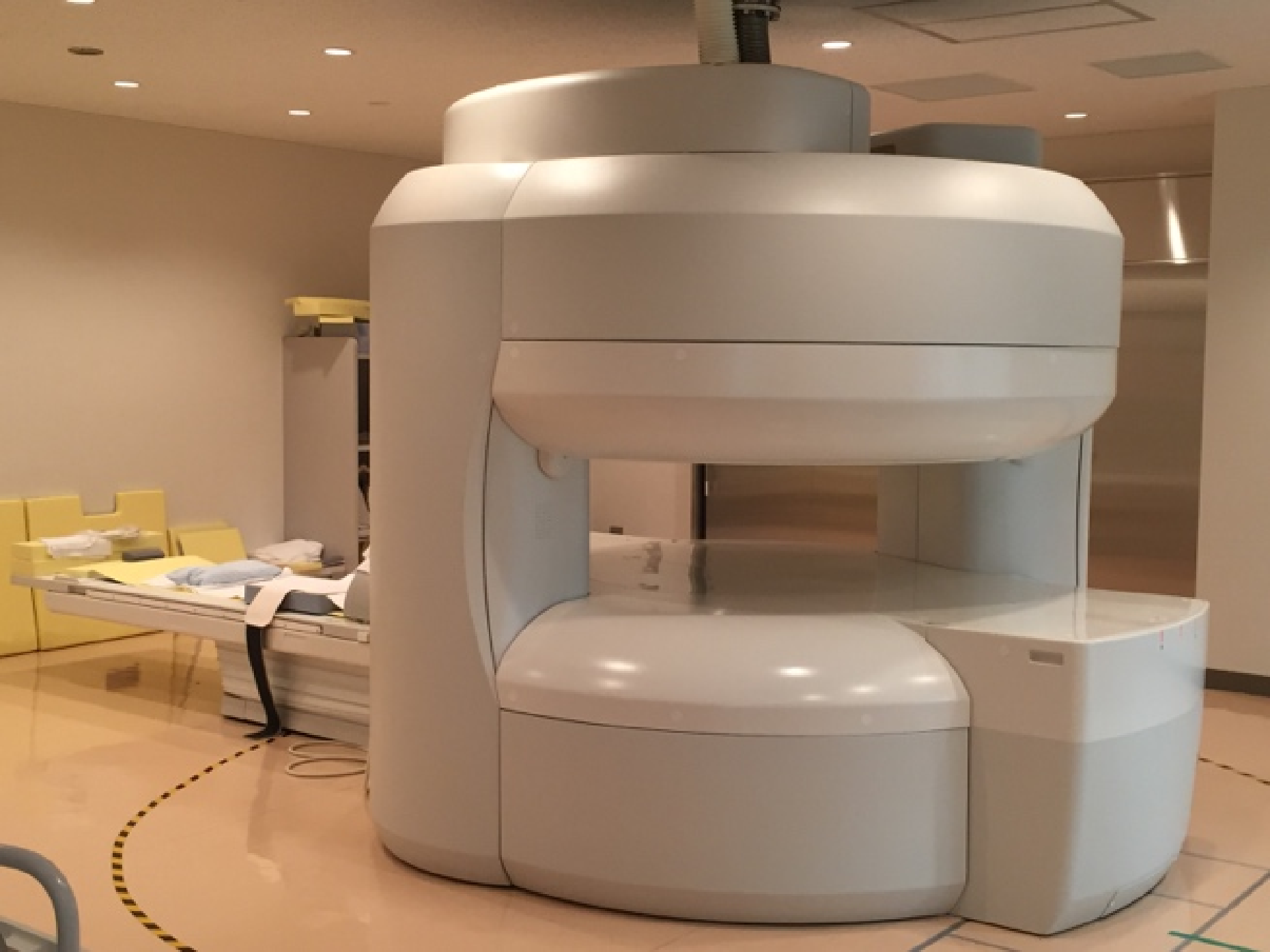 図2 高磁場オープン型MRI